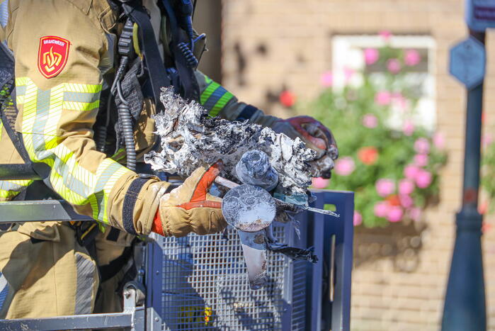 Brand in dakkapel snel onder controle