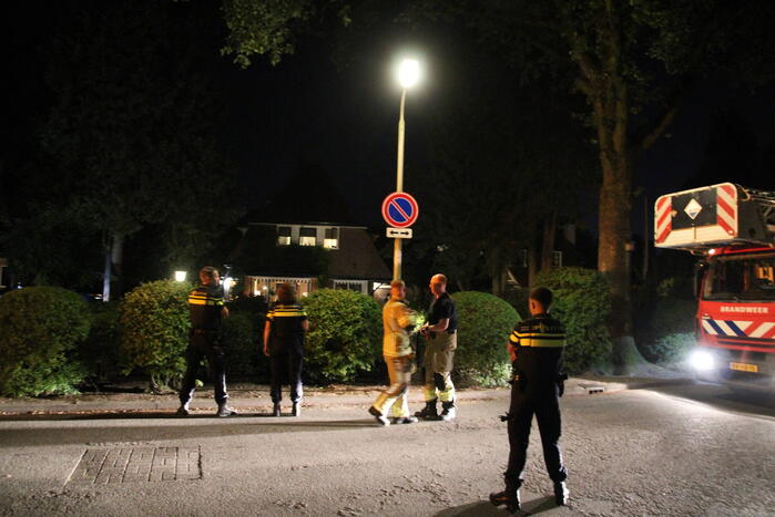 Brandweer blust schoorsteenbrand