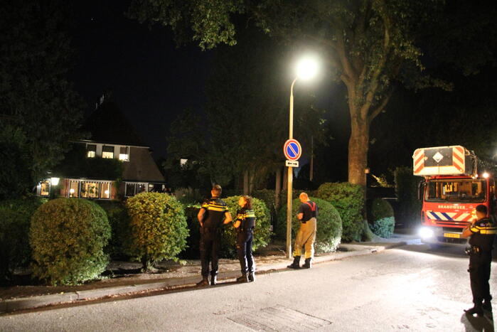 Brandweer blust schoorsteenbrand