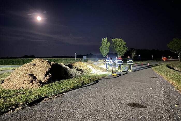 Broei in berg gemaaid gras