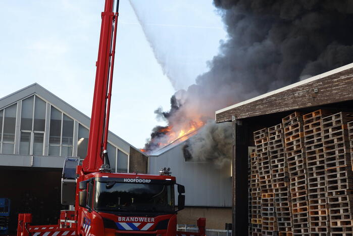 Zeer grote brand in bollenloods