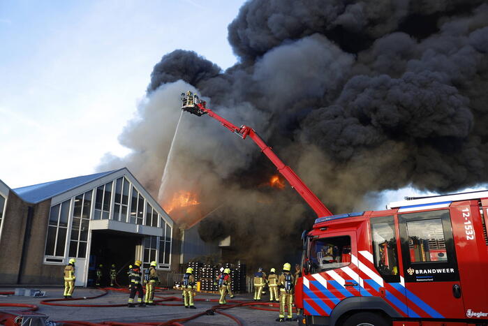 Zeer grote brand in bollenloods