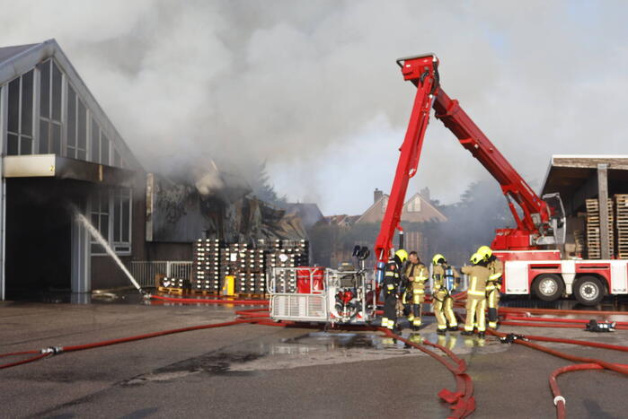 Zeer grote brand in bollenloods