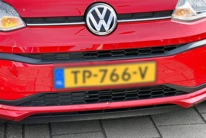 Automobilist ziet scooterrijder over het hoofd