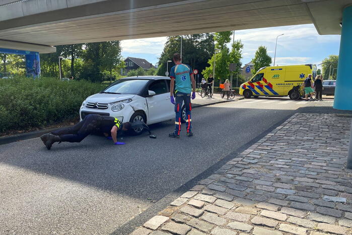 Weer scooterrijder aangereden op beruchte rotonde