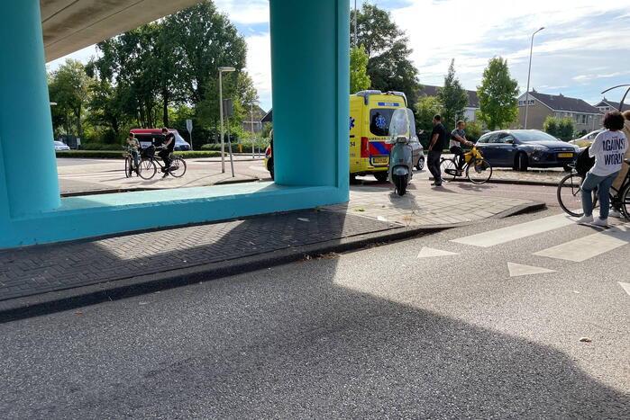 Weer scooterrijder aangereden op beruchte rotonde