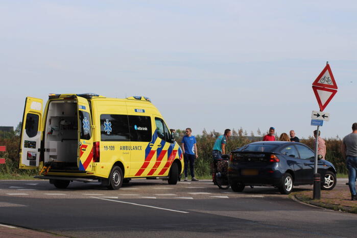 Fietser gewond bij botsing met auto