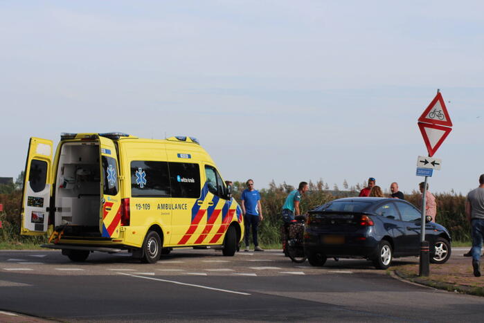 Fietser gewond bij botsing met auto