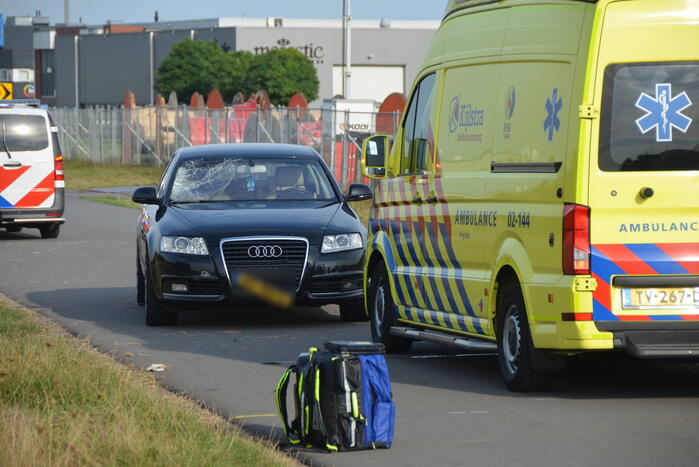 Fietser ernstig gewond bij botsing met auto
