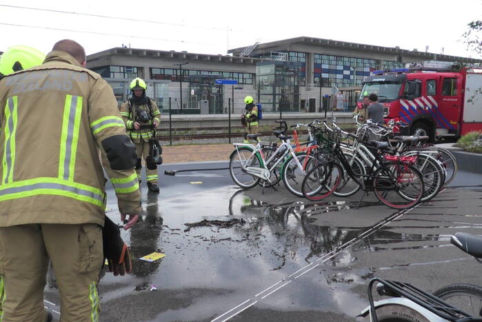 Rieten fietsmand in vlammen opgegaan