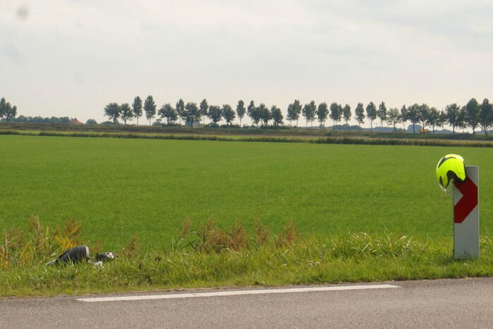 Bestuurder van motorfiets belandt in sloot