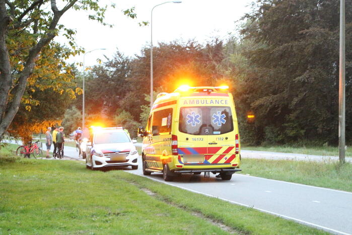 Motorrijder ten val na inhaalactie