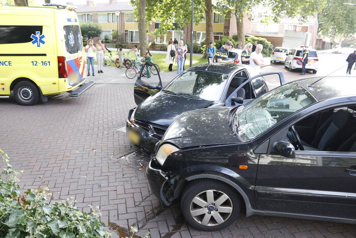 Flinke schade bij botsing op kruispunt