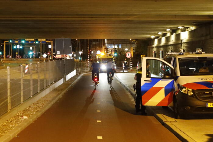 Twee wegebruikers botsen op fietspad