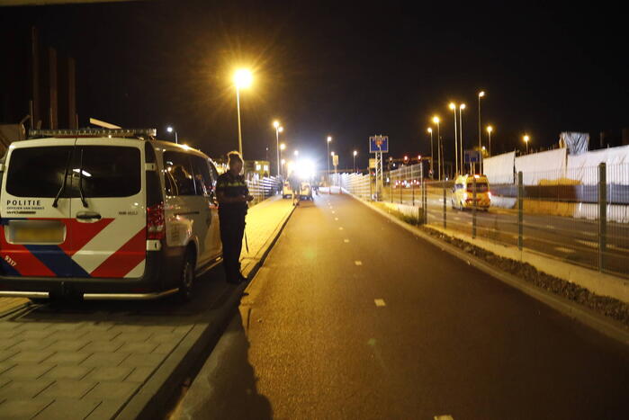 Twee wegebruikers botsen op fietspad