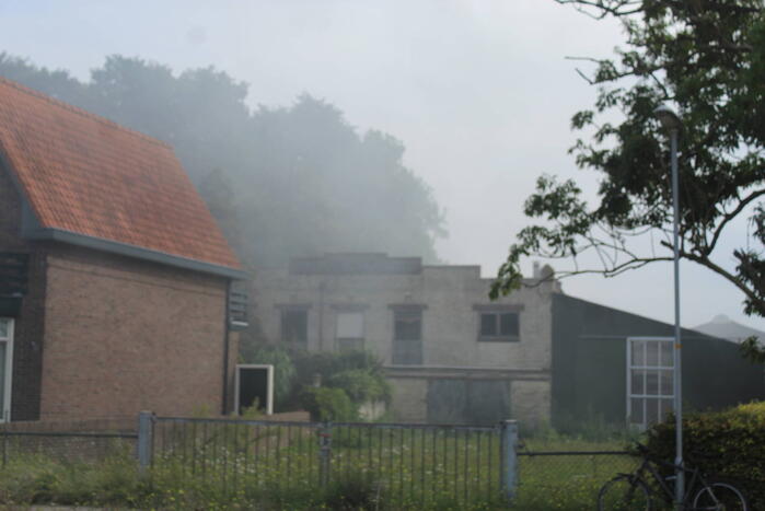 Flinke brand in schuur en hooibalen