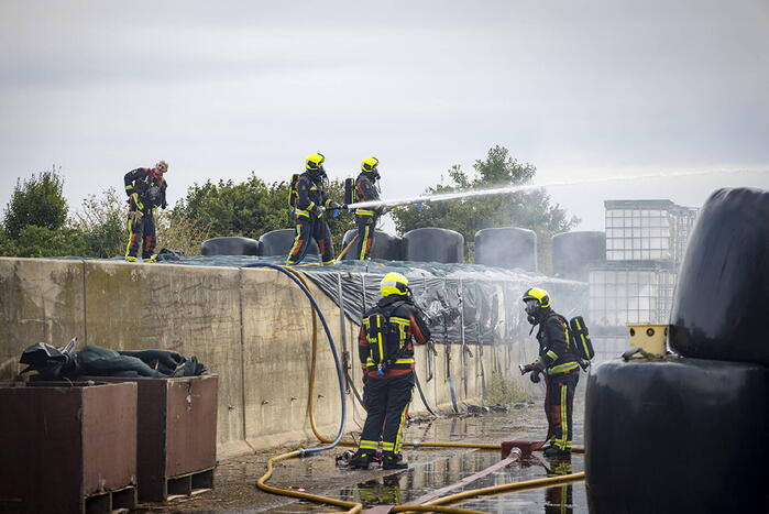 Flinke brand in schuur en hooibalen