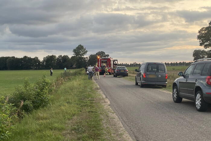 Driewielfietser uit sloot gehaald