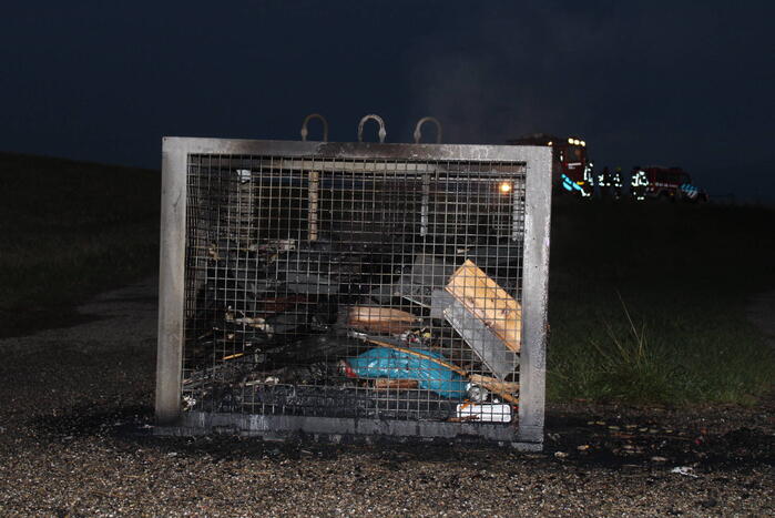 Brand in afvalcontainer snel geblust