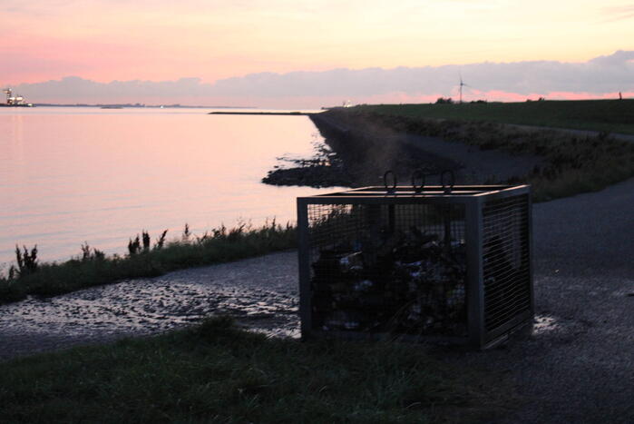 Brand in afvalcontainer snel geblust