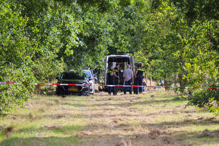 Explosieven Opruimingsdienst doet onderzoek op perceel langs snelweg