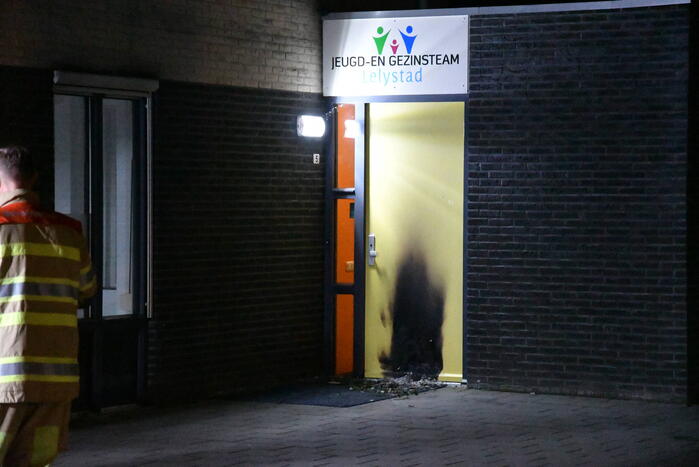 Onderzoek naar brandschade aan deur