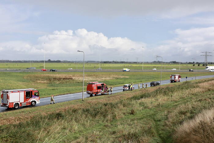 Verlaten auto in sloot aangetroffen