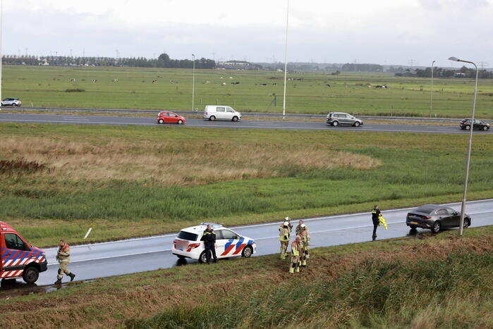 Verlaten auto in sloot aangetroffen