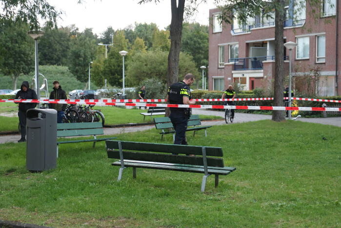 Schoten gelost op raam van woning