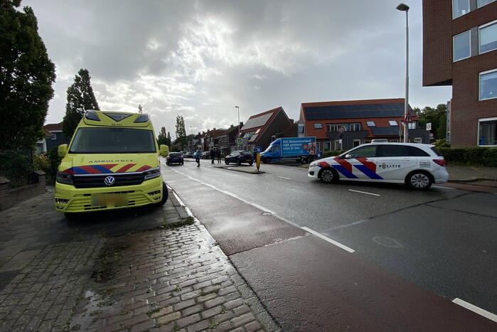 Bakwagen en personenauto in botsing