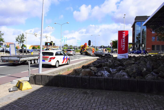 Oldtimer uit 1964 flink beschadigd na botsing