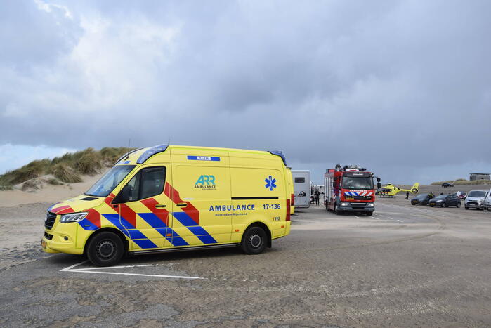 Kitesurfer zwaargewond bij kiteongeval op Brouwersdam