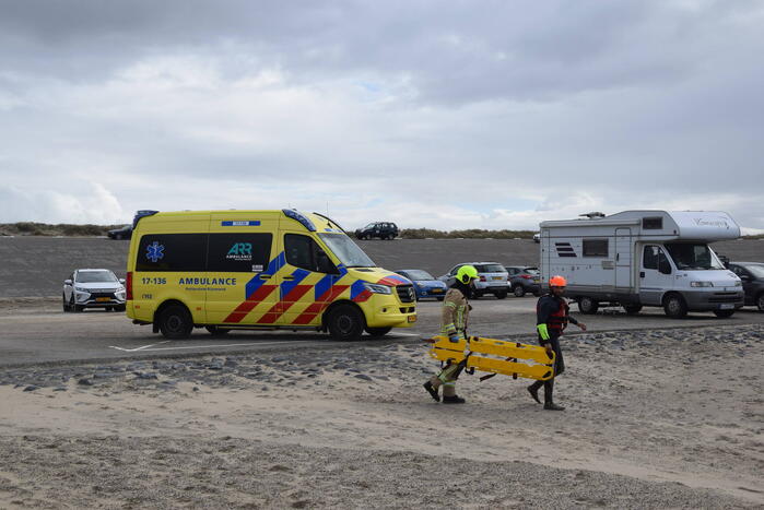 Kitesurfer zwaargewond bij kiteongeval op Brouwersdam