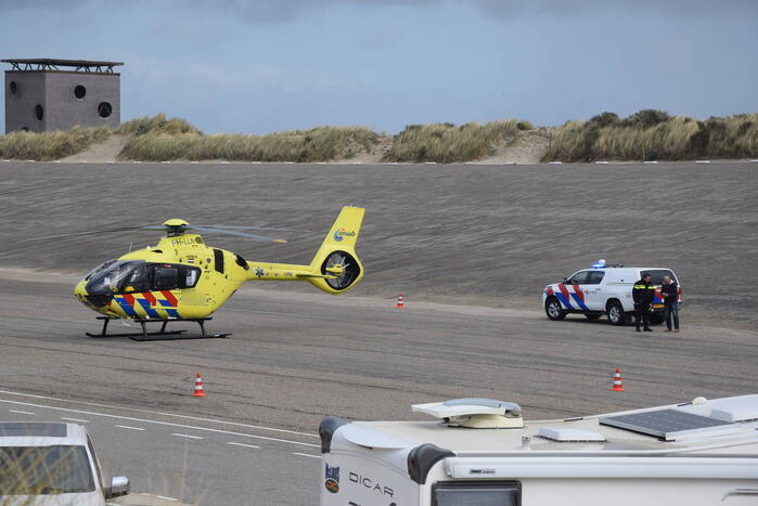 Kitesurfer zwaargewond bij kiteongeval op Brouwersdam