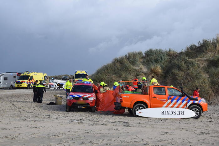 Kitesurfer zwaargewond bij kiteongeval op Brouwersdam