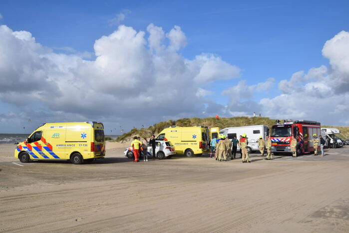 Kitesurfer zwaargewond bij kiteongeval op Brouwersdam