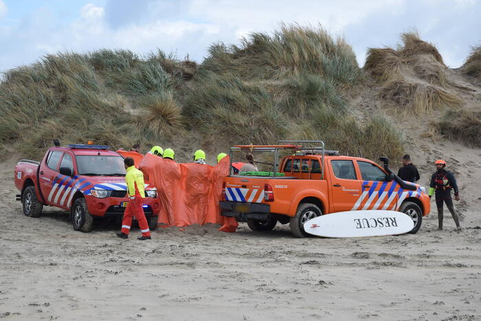 Kitesurfer zwaargewond bij kiteongeval op Brouwersdam