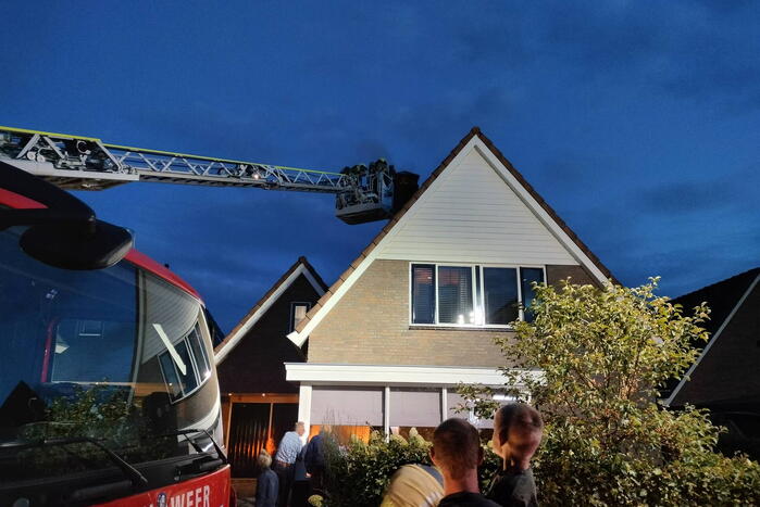 Veel rookontwikkeling bij schoorsteenbrand