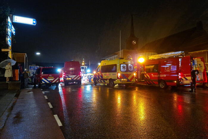 Twee inzittenden voertuig gered uit water