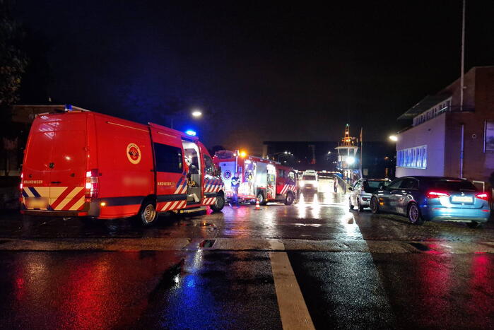 Twee inzittenden voertuig gered uit water