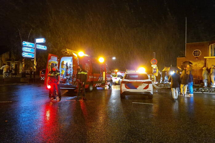 Twee inzittenden voertuig gered uit water