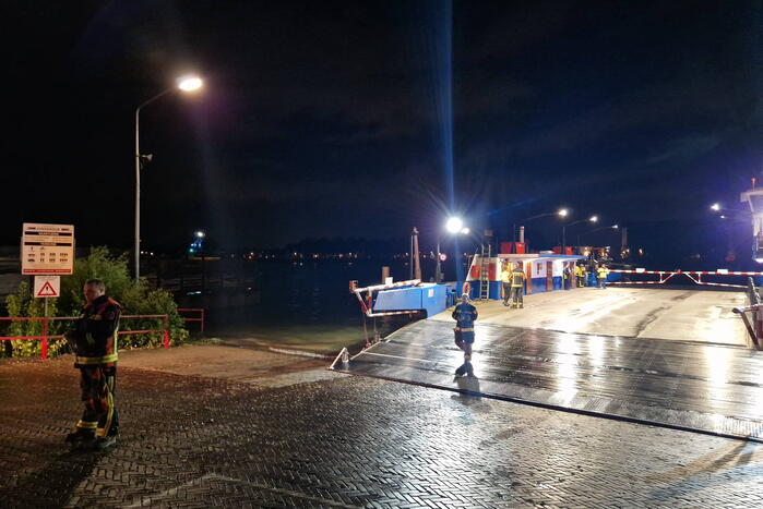 Twee inzittenden voertuig gered uit water