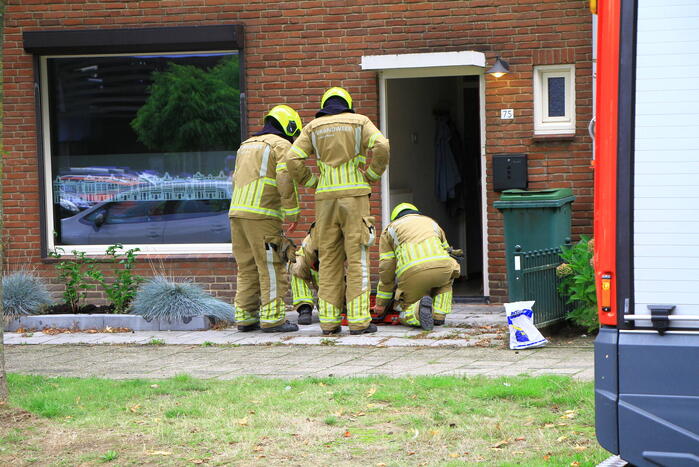 Bewoner boort door gasleiding