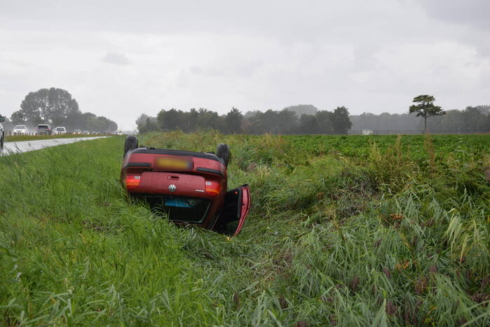 Auto op de kop, beschonken bestuurder aangehouden