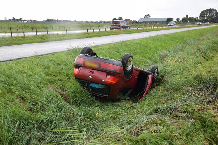 Auto op de kop, beschonken bestuurder aangehouden