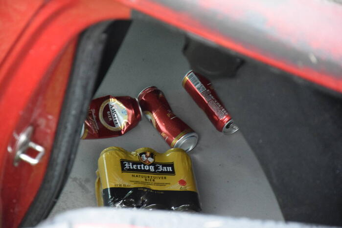 Auto op de kop, beschonken bestuurder aangehouden