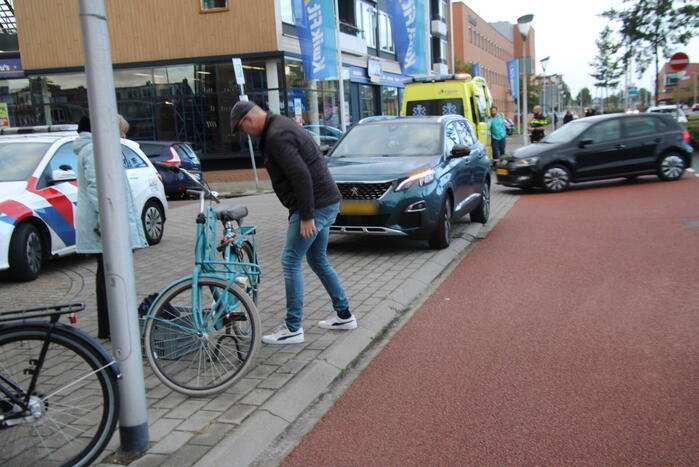 Jonge fietsster flink geschrokken na aanrijding