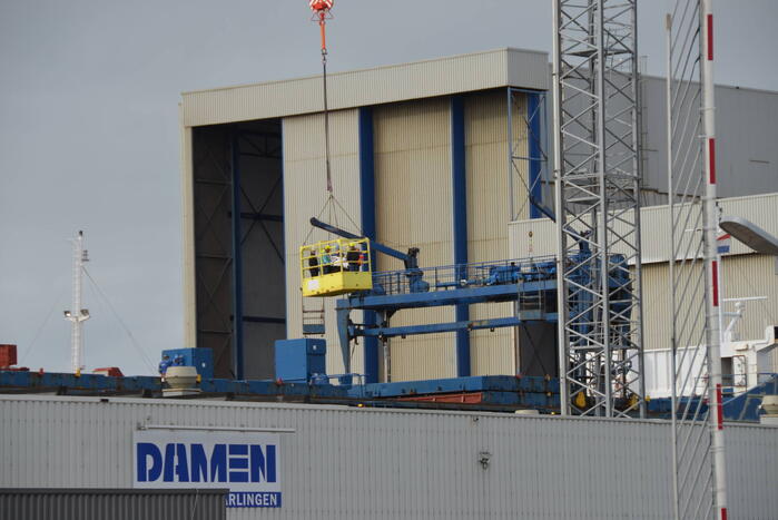 Persoon ernstig gewond na val in ruim van vrachtschip