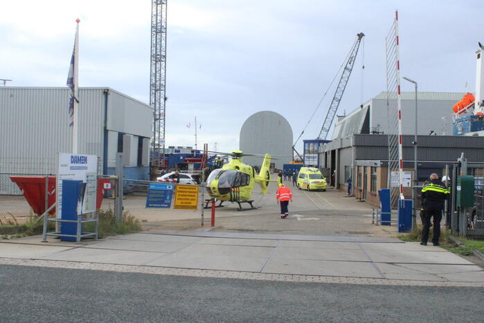 Persoon ernstig gewond na val in ruim van vrachtschip