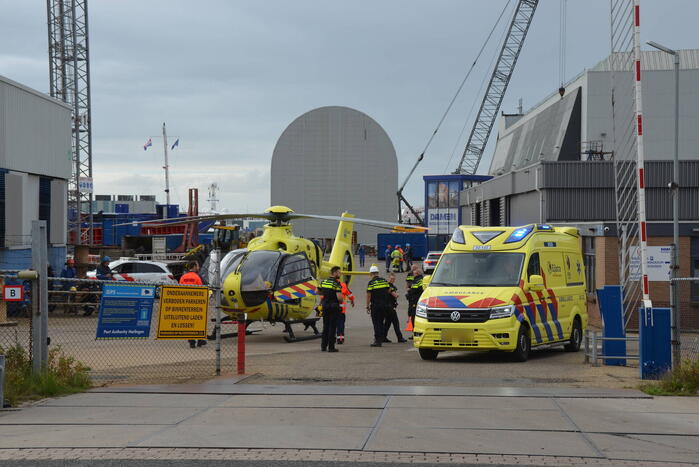 Persoon ernstig gewond na val in ruim van vrachtschip